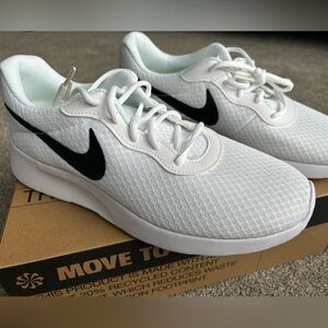 Nike Tanjun Men’s size 10